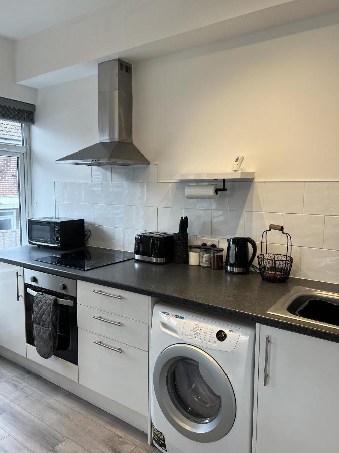 Warner Brothers Apartment Watford  Ngoại thất bức ảnh