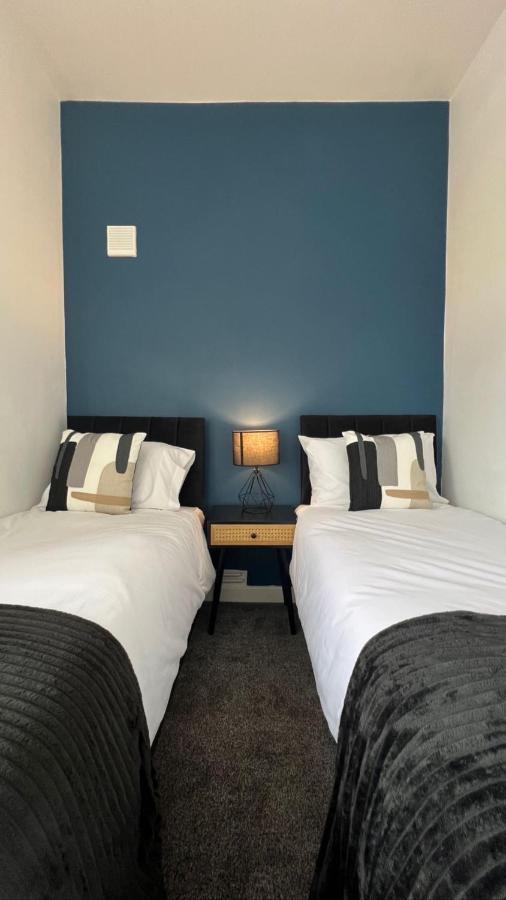 Warner Brothers Apartment Watford  Ngoại thất bức ảnh