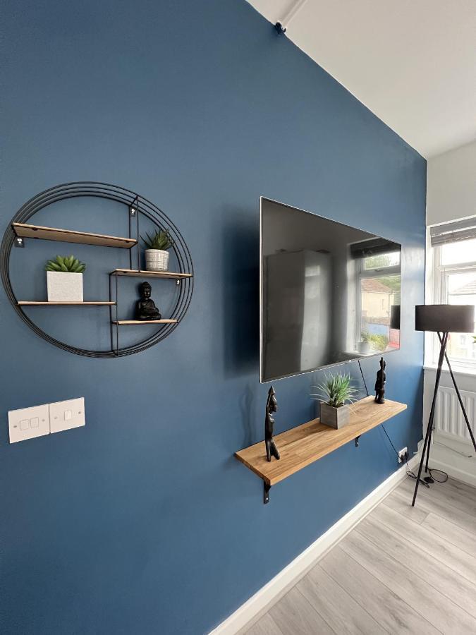 Warner Brothers Apartment Watford  Ngoại thất bức ảnh