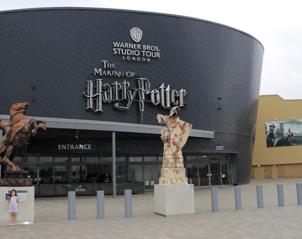 Warner Brothers Apartment Watford  Ngoại thất bức ảnh