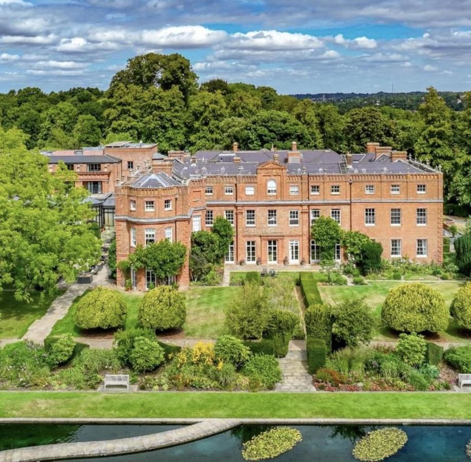 Warner Brothers Apartment Watford  Ngoại thất bức ảnh